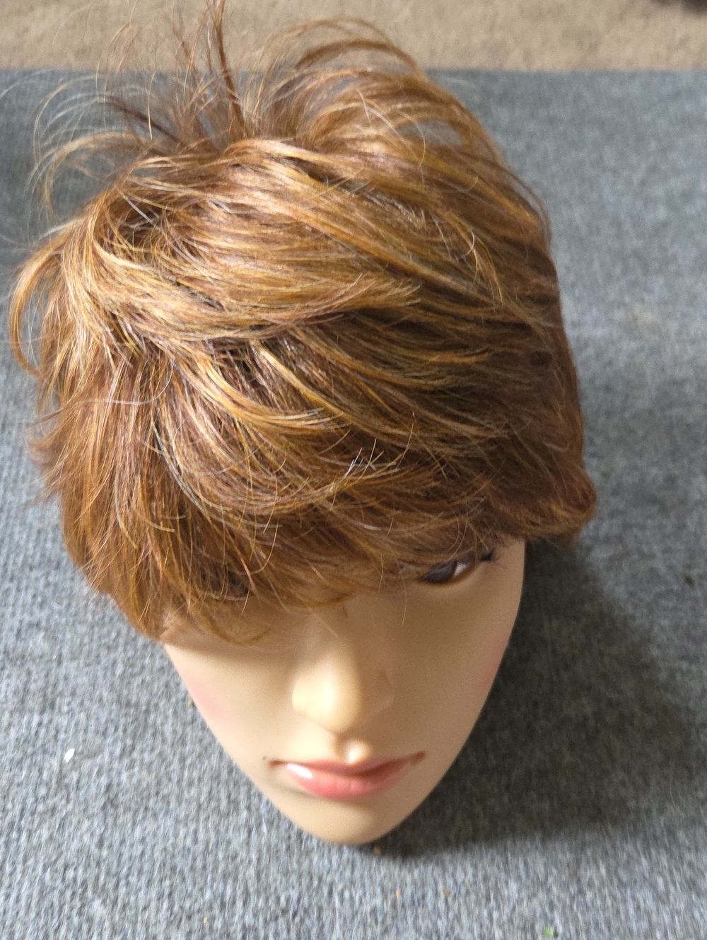 Hairdo Light Brown/red Short Layered Women's Wig